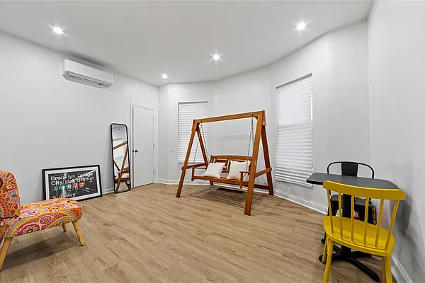 Rented by Aron Fried, LREB | media 27