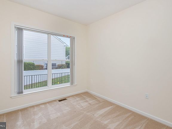 5th image of 70 Aspen Hill Dr
