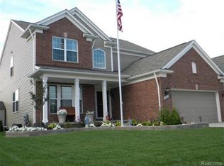 19285 Gearhart Dr, Macomb, MI 48042