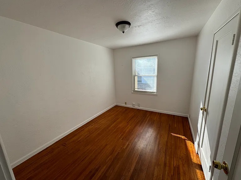 10435 Byrne Ave — Photo 7