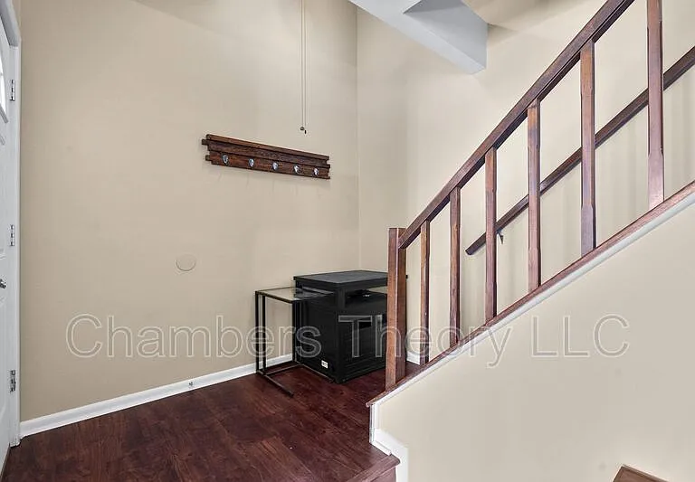 1043 Warwick Ct — Photo 18