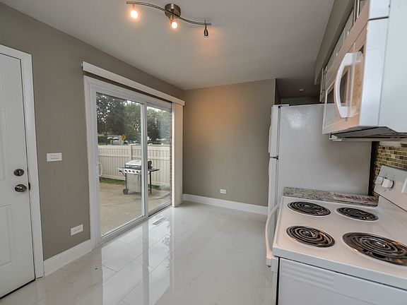 3rd image of 520 Washington Sq