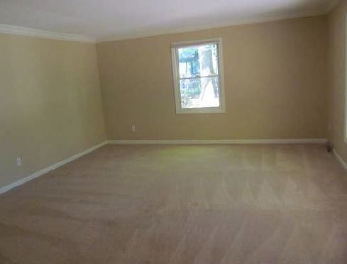 5th image of 103 Chaucer Cir
