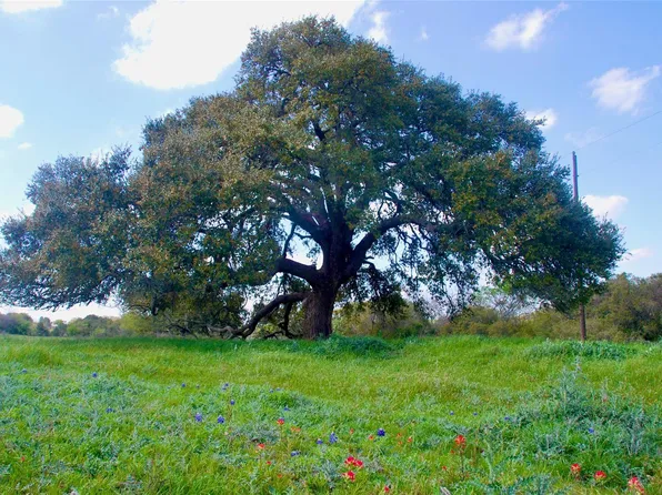 450 County Road 217 #C, Schulenburg, TX 78956