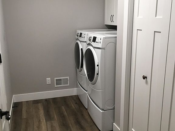 4th image of 23585 Laurel Glen Ave #31