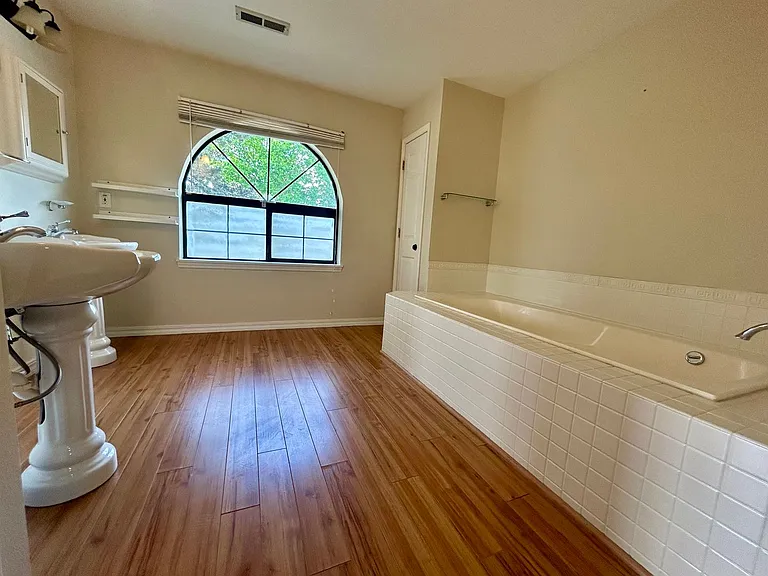 8213 NW 12th Ave — Photo 32