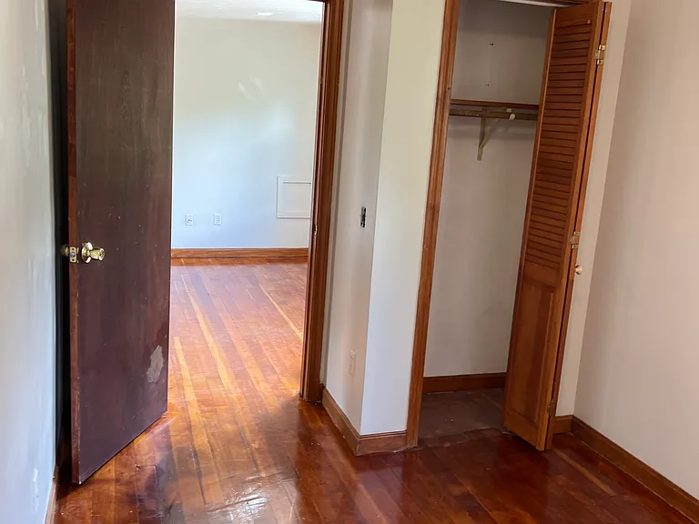 21 Clarke St #B — Photo 9