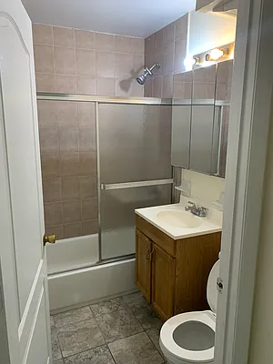 Rented by Q52 LLC | media 6
