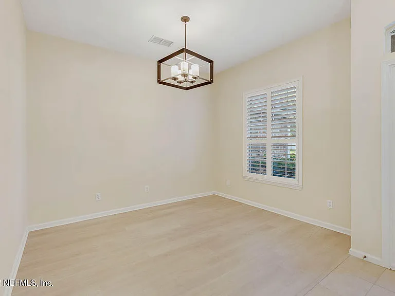 813 W American Eagle Dr — Photo 5
