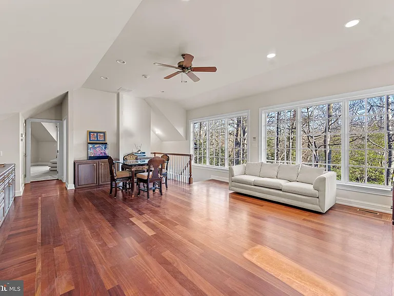 8541 Old Dominion Dr — Photo 32