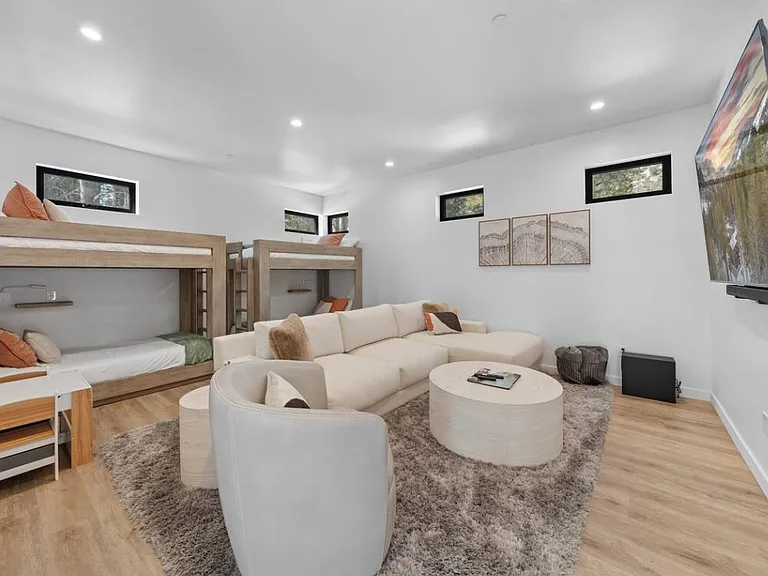 19 Willow Ave — Photo 12