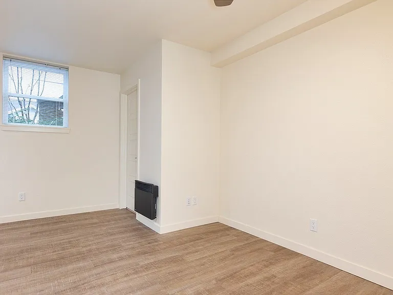 48th Street Apartments — Photo 5