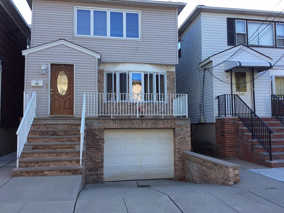 30 E 36th St #2