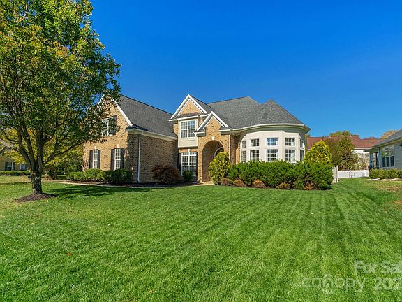 3rd image of 2520 Harlington Ln