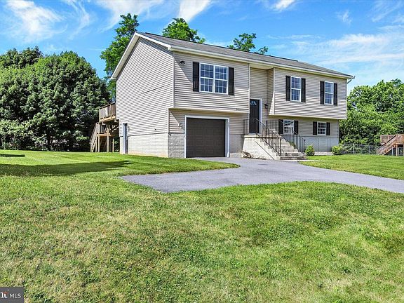3rd image of 207 Pike Ct