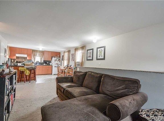 5th image of 256 Lucille Ave