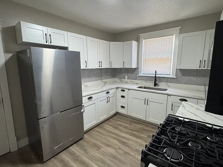 6425 Perry Ave — Photo 3