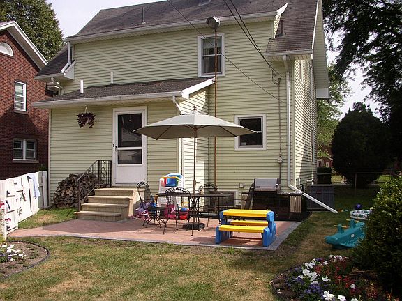 Fenced yard, nice landscaping, brick paver patio