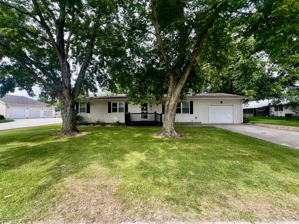 19 Circle Dr, Farmersville, IL 62533