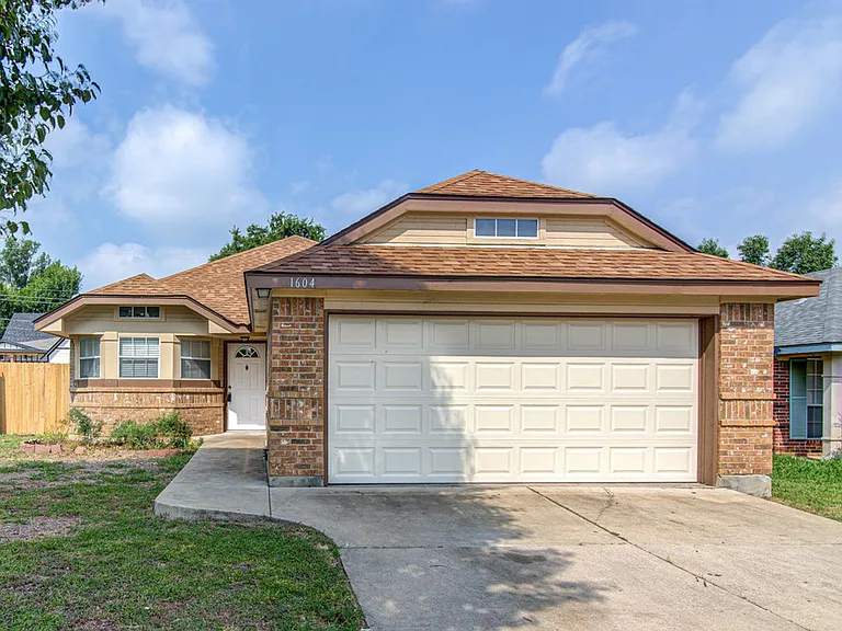 1604 Southwestern Trl — Photo 1
