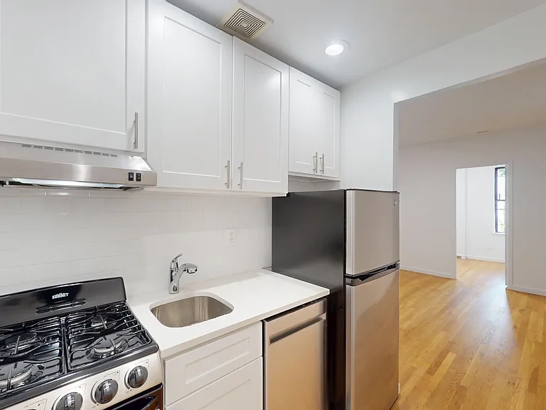 417 E 65th St #20 — Photo 6