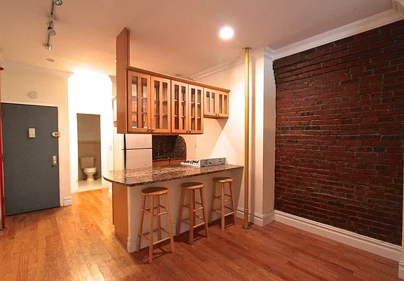 Rented by Urban Real Estate Property Group Inc | media 20