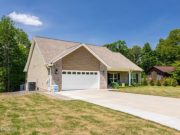 3rd image of 3155 Fairoaks Dr