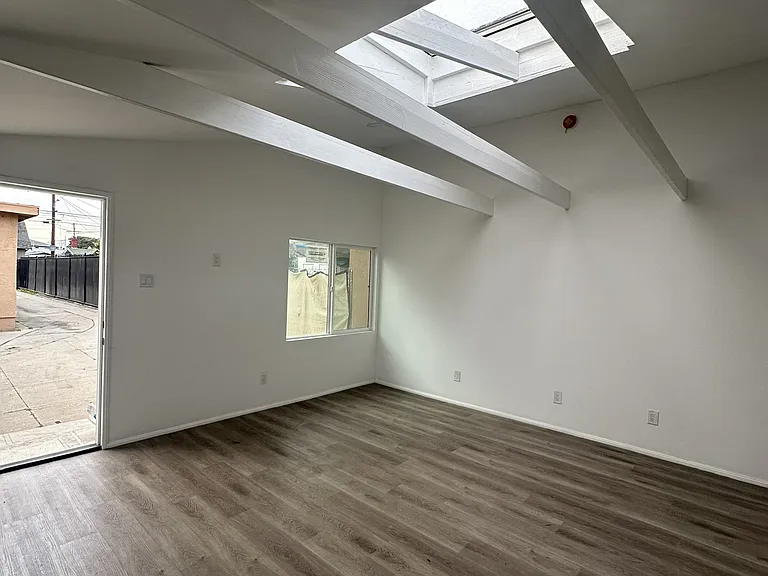 1204 N Normandie Ave — Photo 6