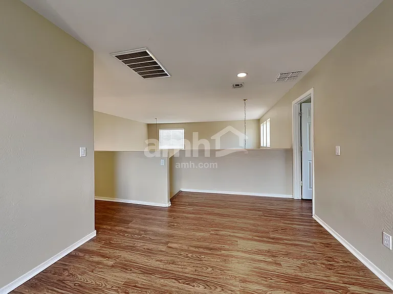 206 S 151st Ave — Photo 9