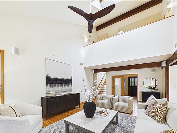 2nd image of 131 W Everett Rd