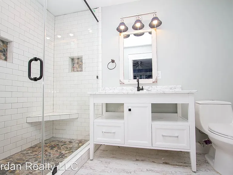 132 Romney St #A — Photo 7
