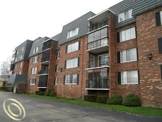 3415 Benjamin Ave APT 109 photo 1