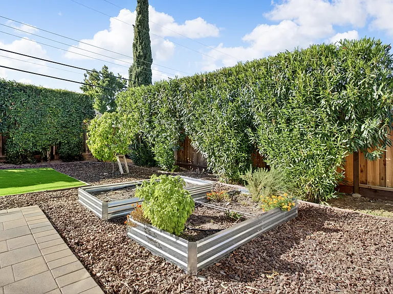 899 Ebbets Dr — Photo 26