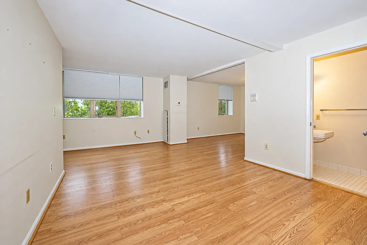 2 bed, 1.5 bath, 1000 sqft, $2,200 — Photo 2