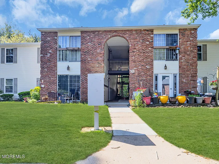 10-5 Boise Ct — Photo 2