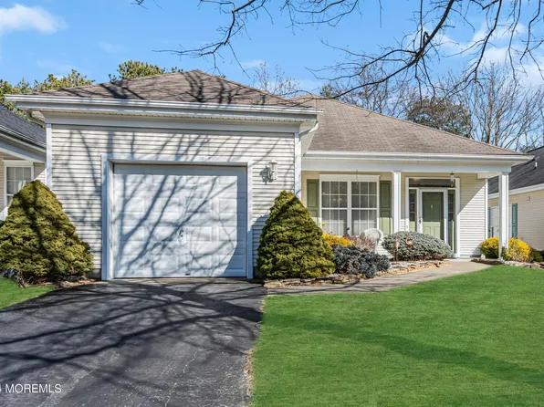 22 Autumn Rise Lane, Lakewood, NJ 08701