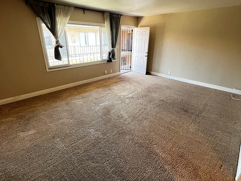 1325 E 7th St #9 — Photo 4