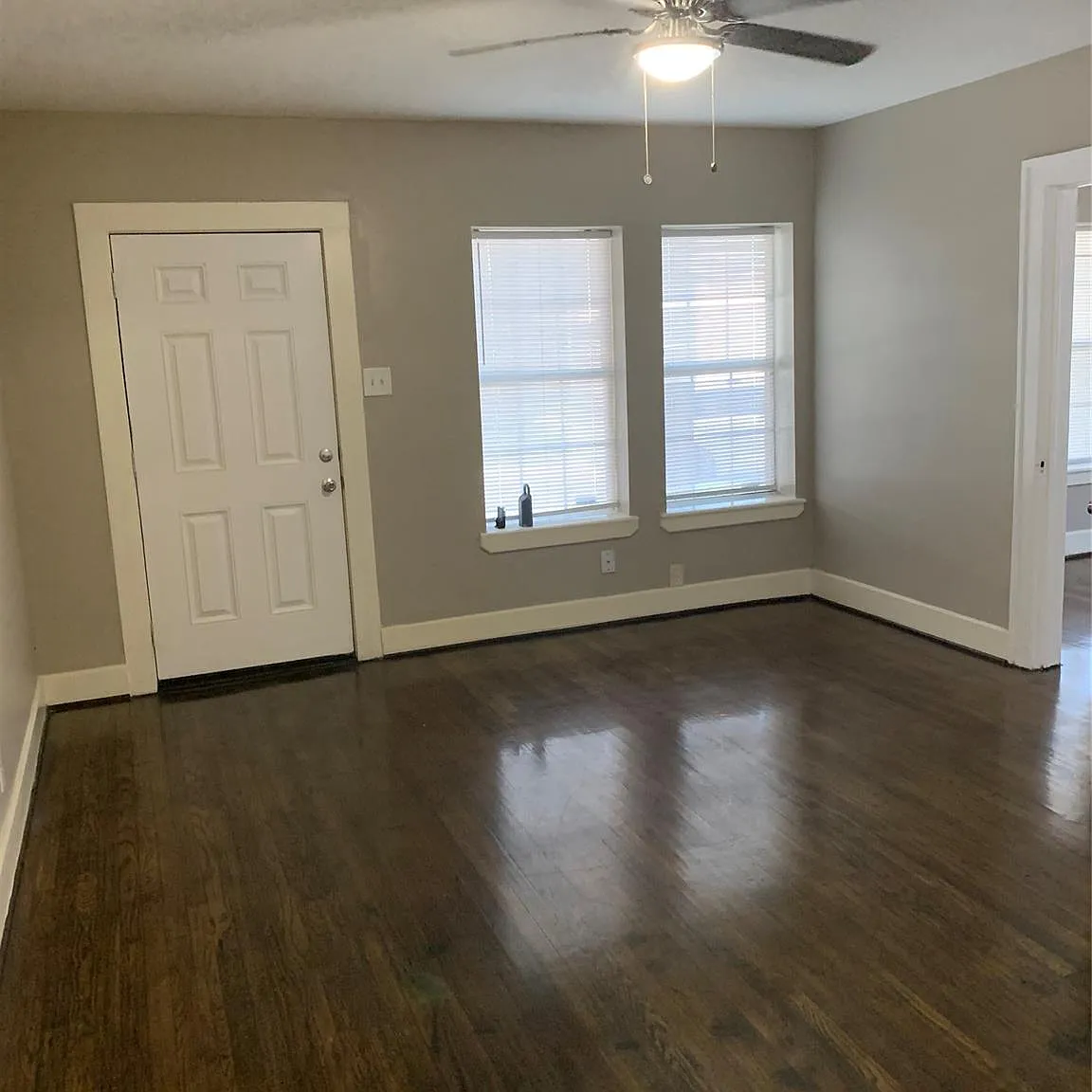 3 bed, 1.0 bath, 1350 sqft, $1,400 — Photo 4