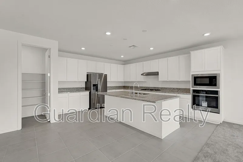 4 bed, 3.5 bath, 2743 sqft, $3,045 — Photo 3