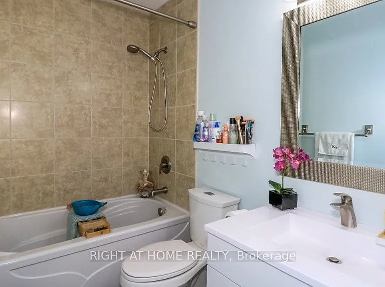 43 Olive Cres #201 — Photo 26