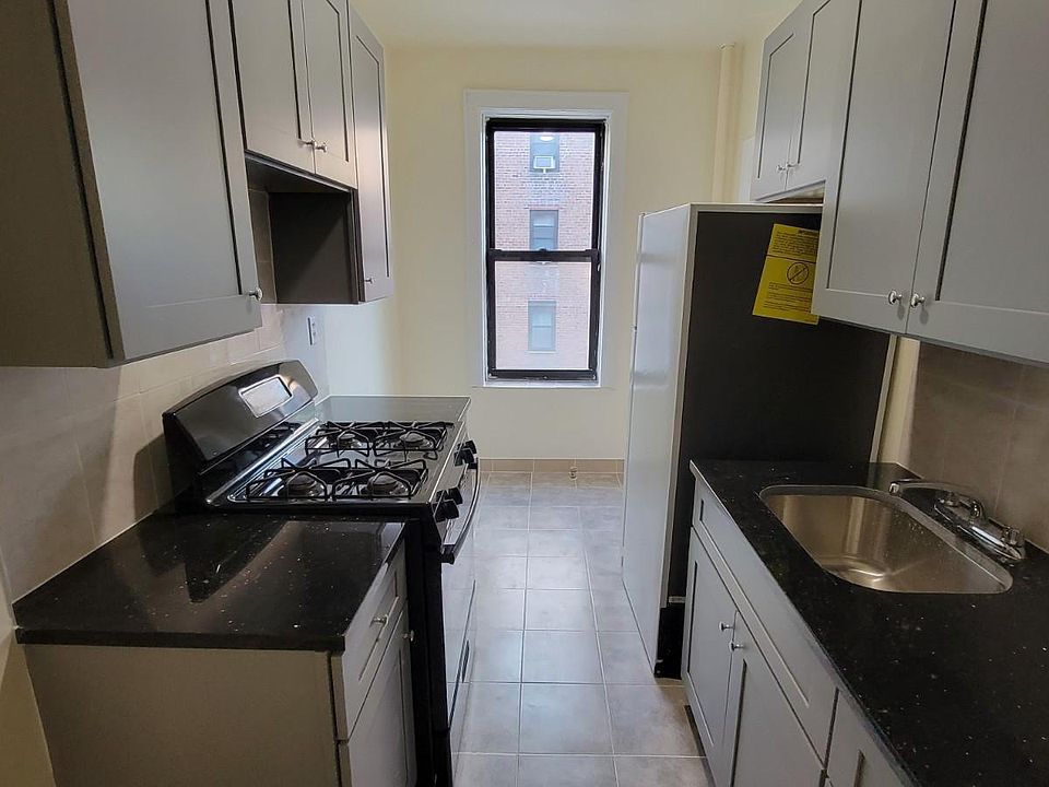 1st image of 14444 Sanford Ave #Gg4