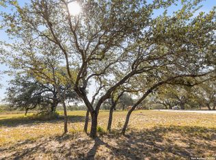 1304 County Road 777, Devine, TX 78016