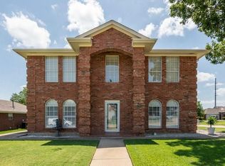 1201 Holly Hill Dr, Grand Prairie, TX 75052