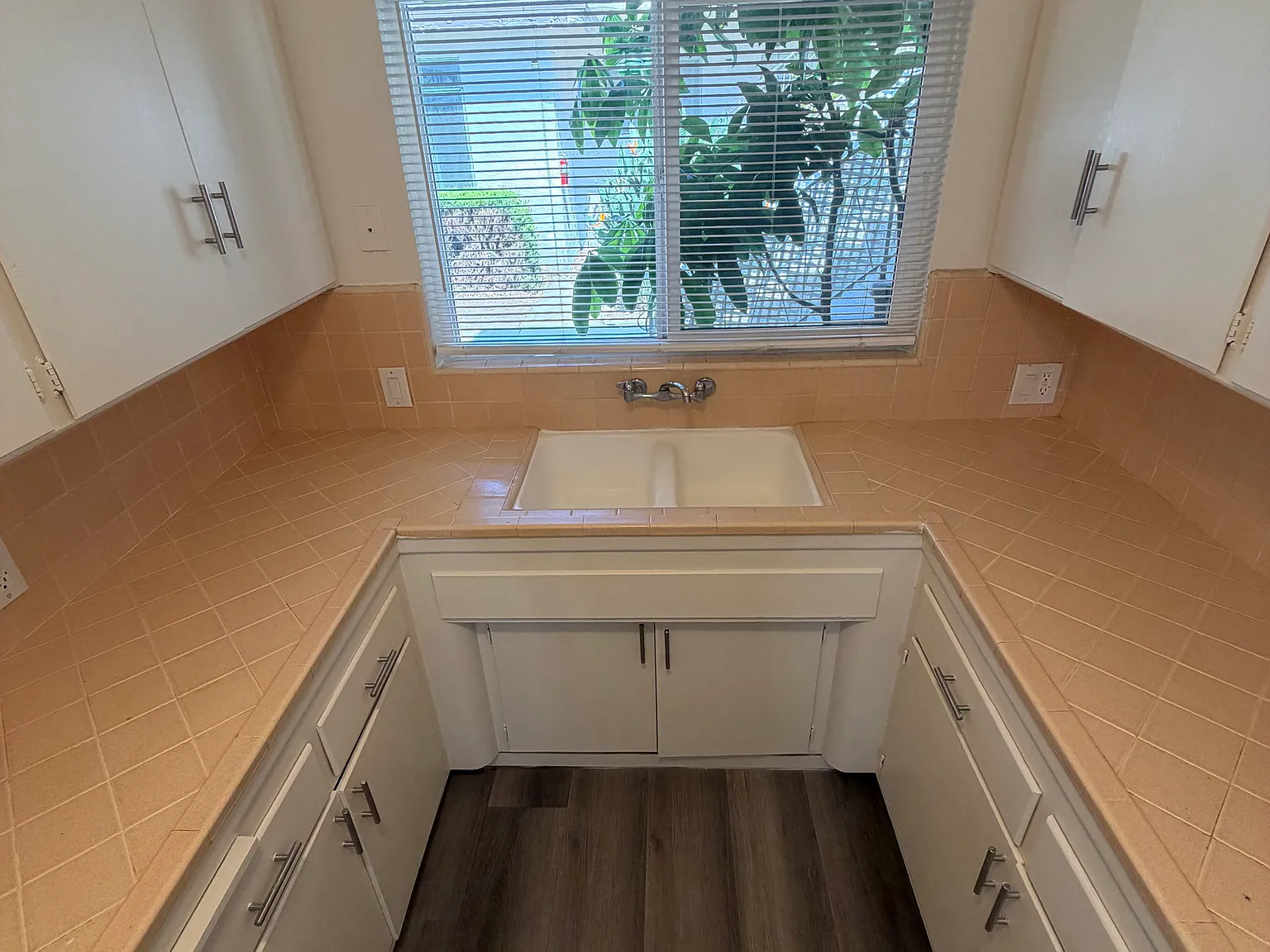 1 bed, 650 sqft, $1,800 — Photo 4