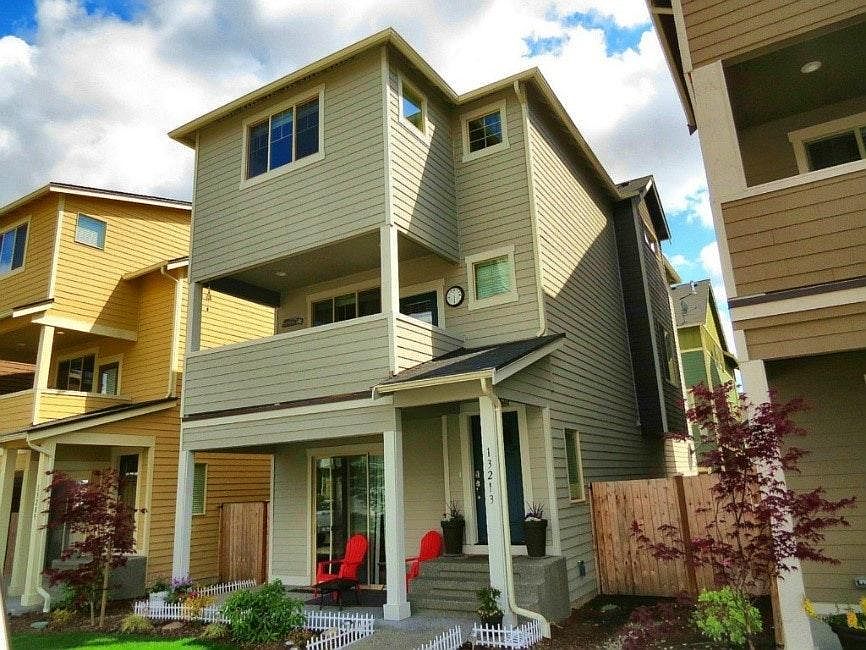 Beautiful new home with covered balcony and porch in Meridia