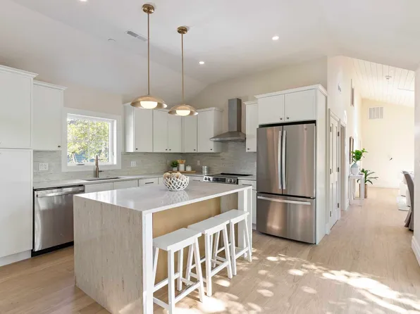 114 Hale St #3, Beverly, MA 01915