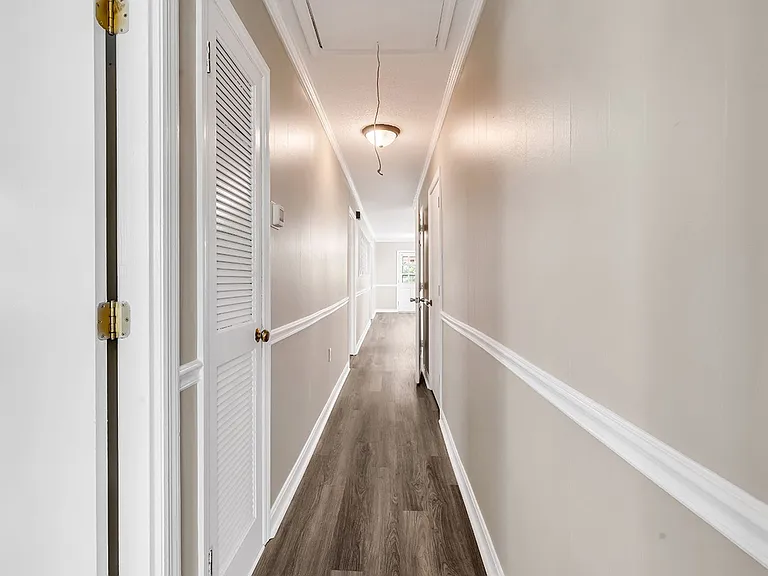 1354 Rogers Rd — Photo 42