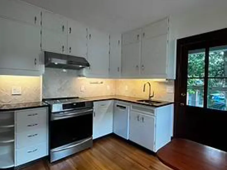 103 E Tompkins St #1 — Photo 6