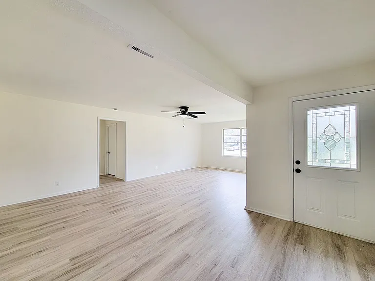301 Cypress St — Photo 14