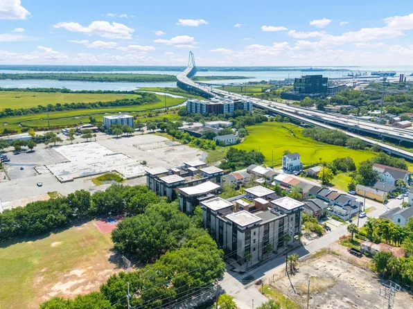 1 Cool Blow St APT 125, Charleston, SC 29403
